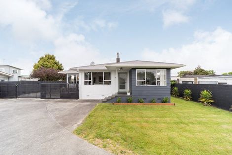 Photo of property in 9 Hinau Place, Cloverlea, Palmerston North, 4412