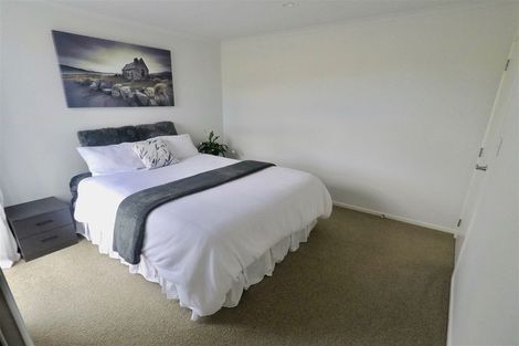 Photo of property in 5 Sauterne Road, Kumeu, 0810