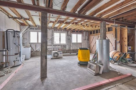 Photo of property in 20 Victoria Road, New Plymouth, 4310