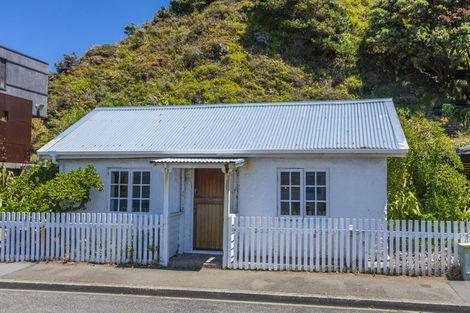 Photo of property in 171 Breaker Bay Road, Breaker Bay, Wellington, 6022