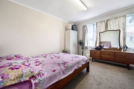 Photo of property in 2 Fruitvale Road, New Lynn, Auckland, 0600