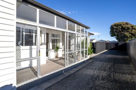 Photo of property in 17 Woodgrove Avenue, North New Brighton, Christchurch, 8083