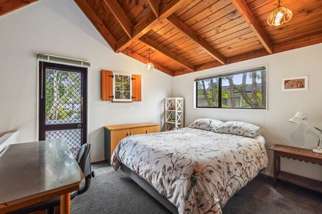 Photo of property in 3 Lantana Road, Green Bay, Auckland, 0604