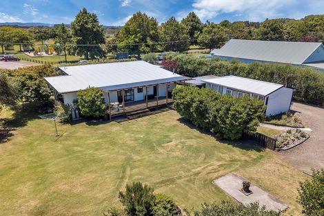 Photo of property in 19 Taupaki Road, Taupaki, Henderson, 0782