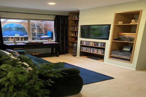 Photo of property in 2/71 Balmain Road, Birkenhead, Auckland, 0626