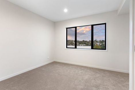 Photo of property in 15 Awhi Lane, Massey, 0614