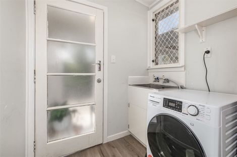 Photo of property in 176 Henderson Valley Road, Henderson, Auckland, 0612