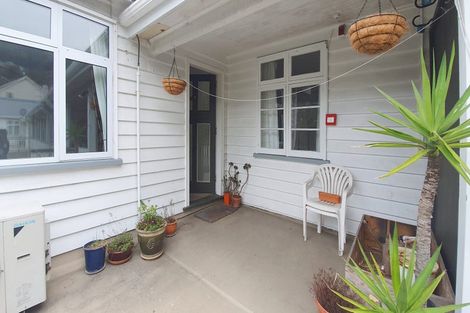 Photo of property in 2 Hawkhurst Road, Lyttelton, 8082