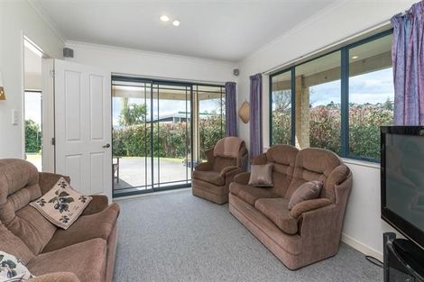 Photo of property in 55 Tindalls Bay Road, Tindalls Beach, Whangaparaoa, 0930