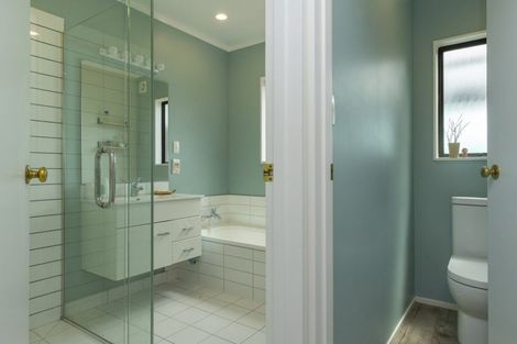 Photo of property in 51 Kahurangi Drive, Rangatira Park, Taupo, 3330