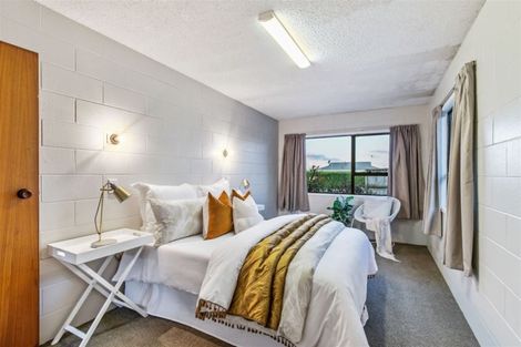 Photo of property in 1/2 Northall Road, New Lynn, Auckland, 0600