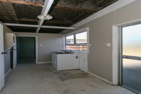 Photo of property in 14 Nikau Street, Inglewood, 4330