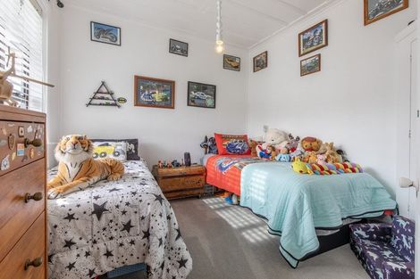 Photo of property in 13 Waverley Street, Waipawa, 4210