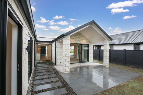 Photo of property in 28 Isobel Hodgson Drive, Cambridge, 3434