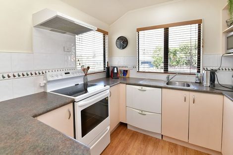 Photo of property in 2/8 Knott Road, Stanmore Bay, Whangaparaoa, 0932