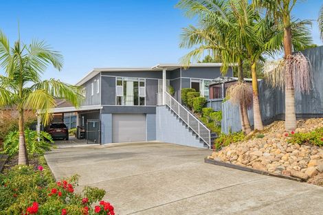 Photo of property in 19 Te Kauri Place, Helensville, 0800