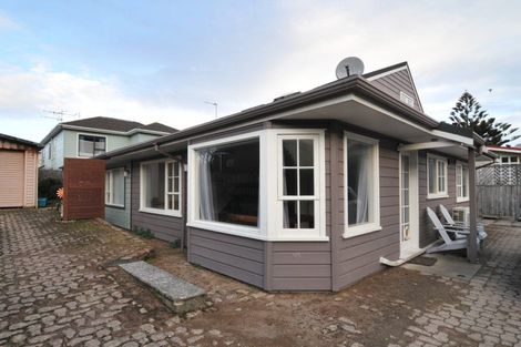 Photo of property in 165c Queens Drive, Lyall Bay, Wellington, 6022