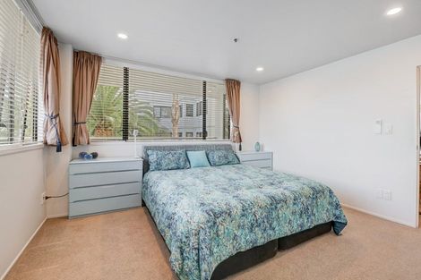 Photo of property in 3a/171 Hurstmere Road, Takapuna, Auckland, 0622