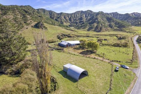 Photo of property in 2560 Rawhitiroa Road, Matemateaonga, Eltham, 4399