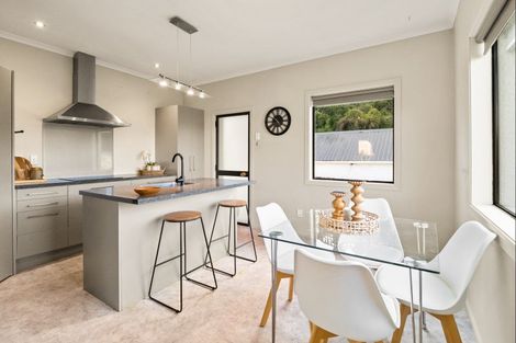 Photo of property in 89 Blanket Bay Road, Sawyers Bay, Port Chalmers, 9023