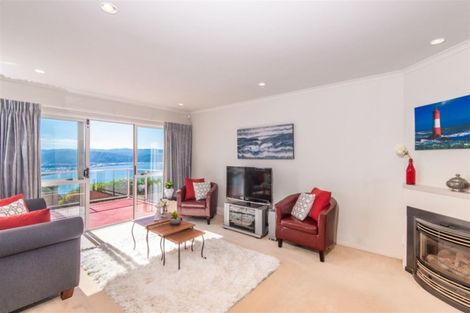 Photo of property in 45 Tamworth Crescent, Newlands, Wellington, 6037