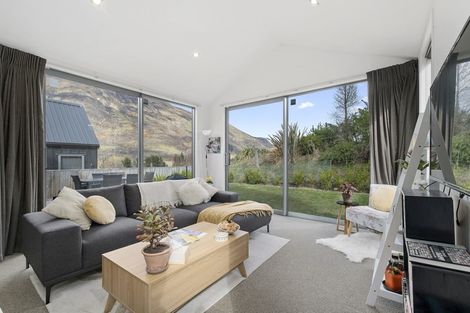 Photo of property in 4 Huxley Place, Lake Hayes, Queenstown, 9304