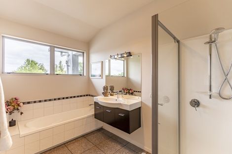 Photo of property in 180a Tikokino Road, Waipawa, 4273