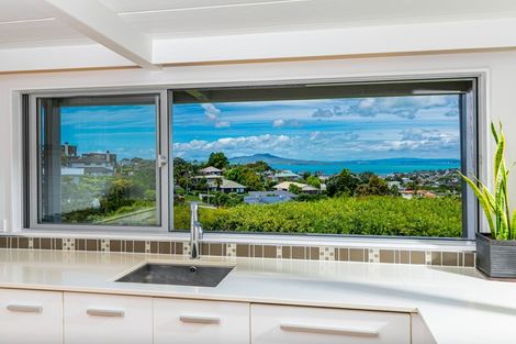 Photo of property in 25 Parr Terrace, Castor Bay, Auckland, 0620