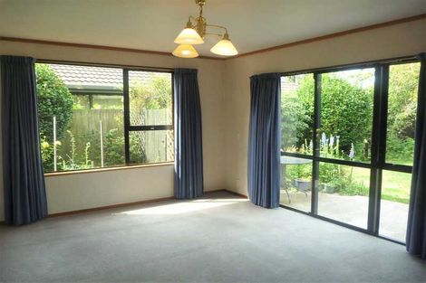 Photo of property in 3 Broadfell Avenue, Avonhead, Christchurch, 8042