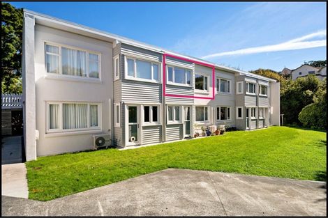 Photo of property in 2/18 Agra Crescent, Khandallah, Wellington, 6035