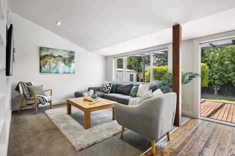 Photo of property in 17 Rimu Street, New Lynn, Auckland, 0600