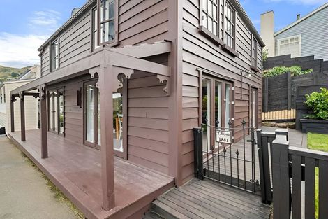 Photo of property in 2a Ripon Street, Lyttelton, 8082