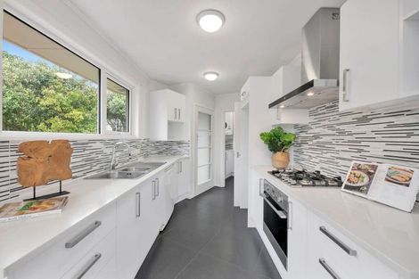 Photo of property in 16 Blue Gum Rise, Sunnyhills, Auckland, 2010