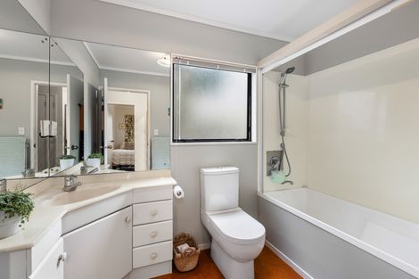 Photo of property in 3 Lantana Road, Green Bay, Auckland, 0604