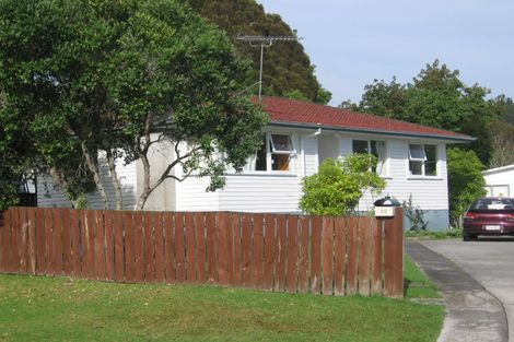 Photo of property in 22 Castleford Street, Green Bay, Auckland, 0604