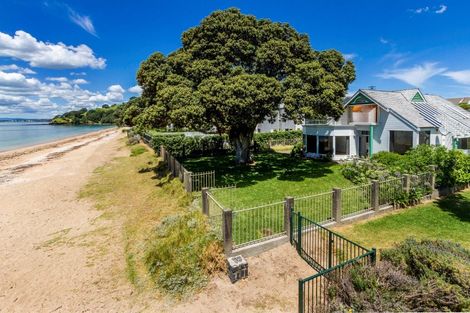 Photo of property in 30 Oxford Terrace, Coromandel, 3506