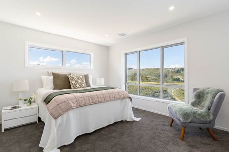 Photo of property in 9 Pine Hill Rise, Glenside, Wellington, 6037