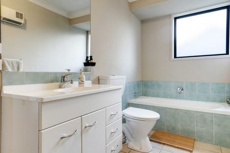 Photo of property in 5a Rewa Street, New Lynn, Auckland, 0600