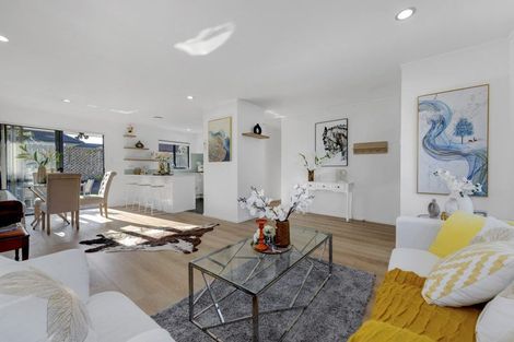 Photo of property in 6 Frank Bunce Grove, Flat Bush, Auckland, 2019