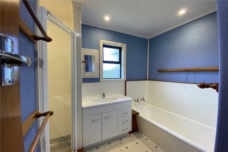 Photo of property in 42 Savoy Road, Glen Eden, Auckland, 0602