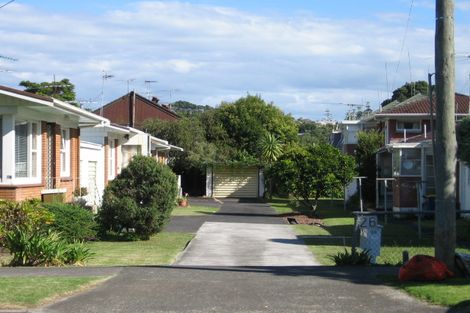 Photo of property in 2/26 Bute Road, Browns Bay, Auckland, 0630