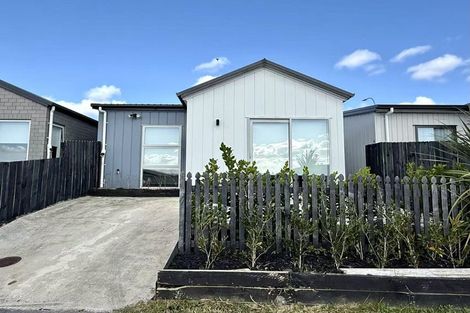 Photo of property in 35 Red Hills Road, Massey, Auckland, 0614