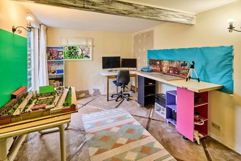 Photo of property in 17 Tio Tio Road, Miramar, Wellington, 6022