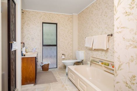 Photo of property in 37 Gilbert Mair Rise, Russell, 0272