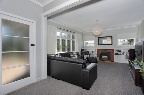 Photo of property in 16 Oxford Street, Marton, 4710