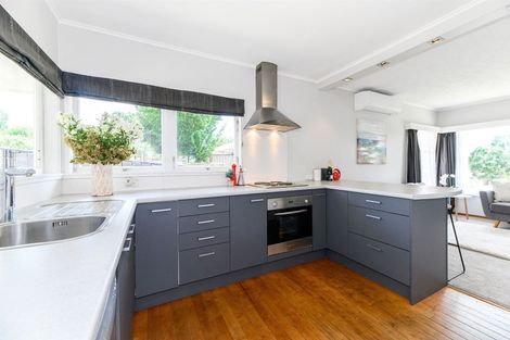 Photo of property in 2/11 Lenihan Street, Northcote, Auckland, 0627