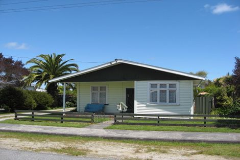 Photo of property in 16 Romilly Street, Westport, 7825