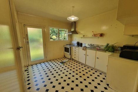 Photo of property in 2 Konini Road, Titirangi, Auckland, 0604