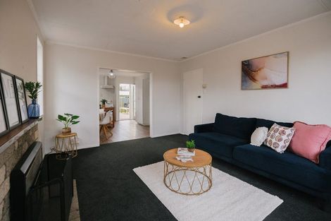 Photo of property in 25 Mokau Place, Terrace End, Palmerston North, 4410