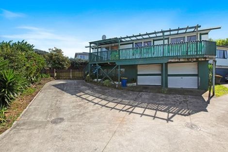 Photo of property in 17 Magdalen Place, West Harbour, Auckland, 0618